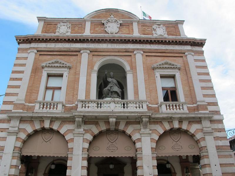 Foto di Palazzo del Ridotto scattata da Casa Bufalini